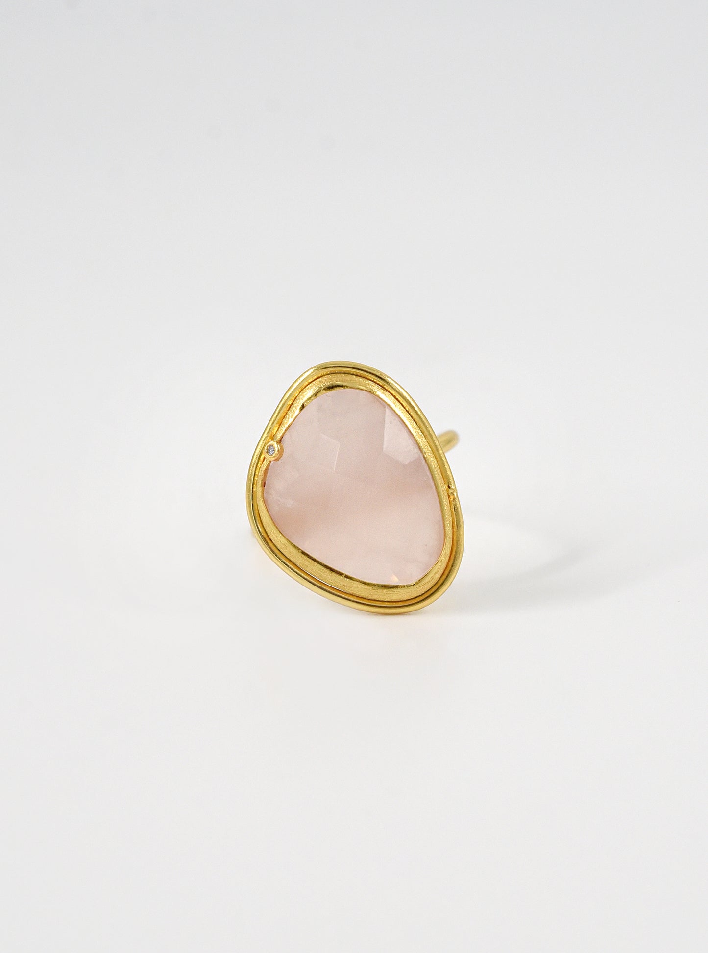 The Golden Kidney Ring with Diamond
