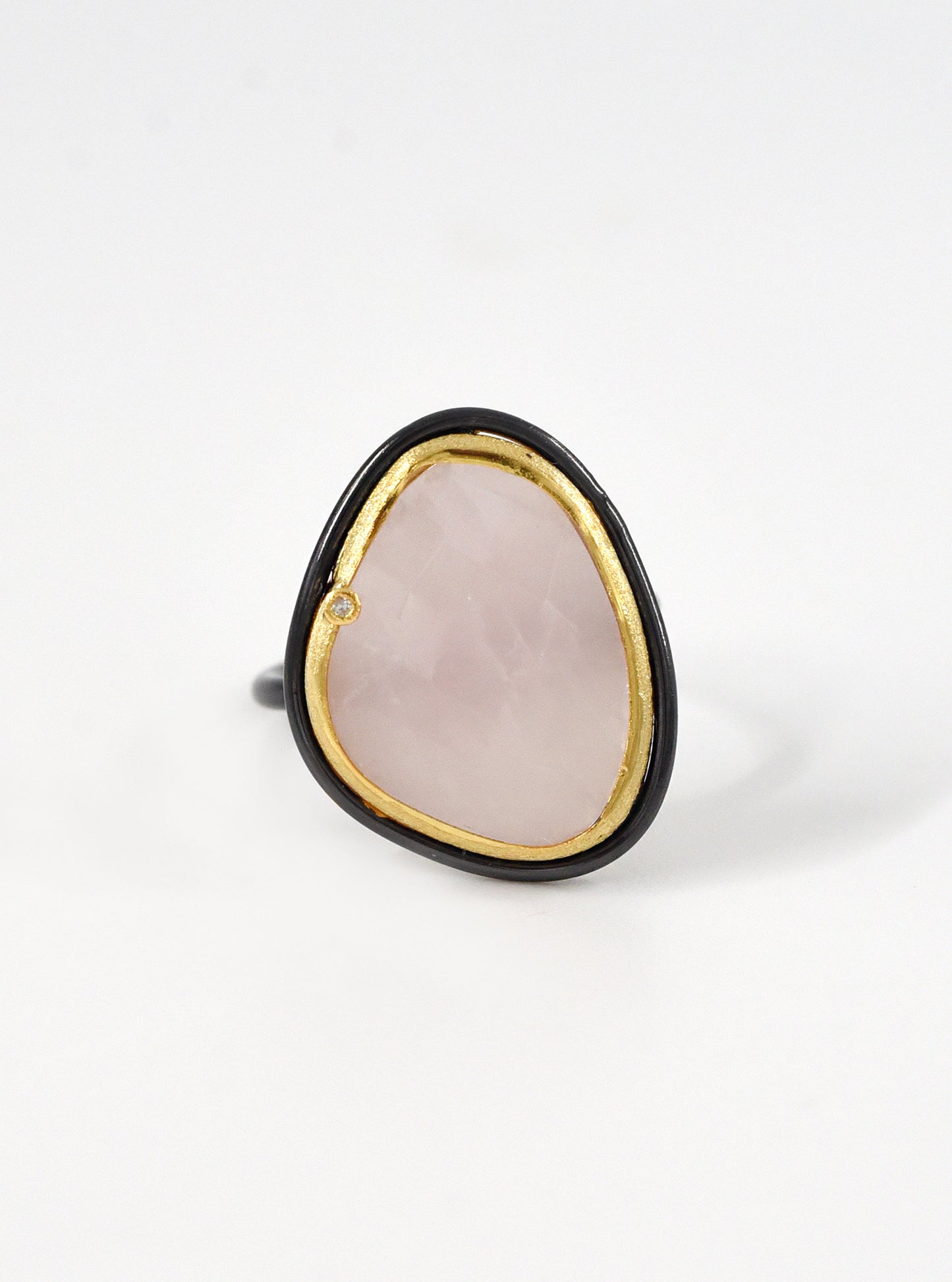 The Golden Kidney Ring with Diamond