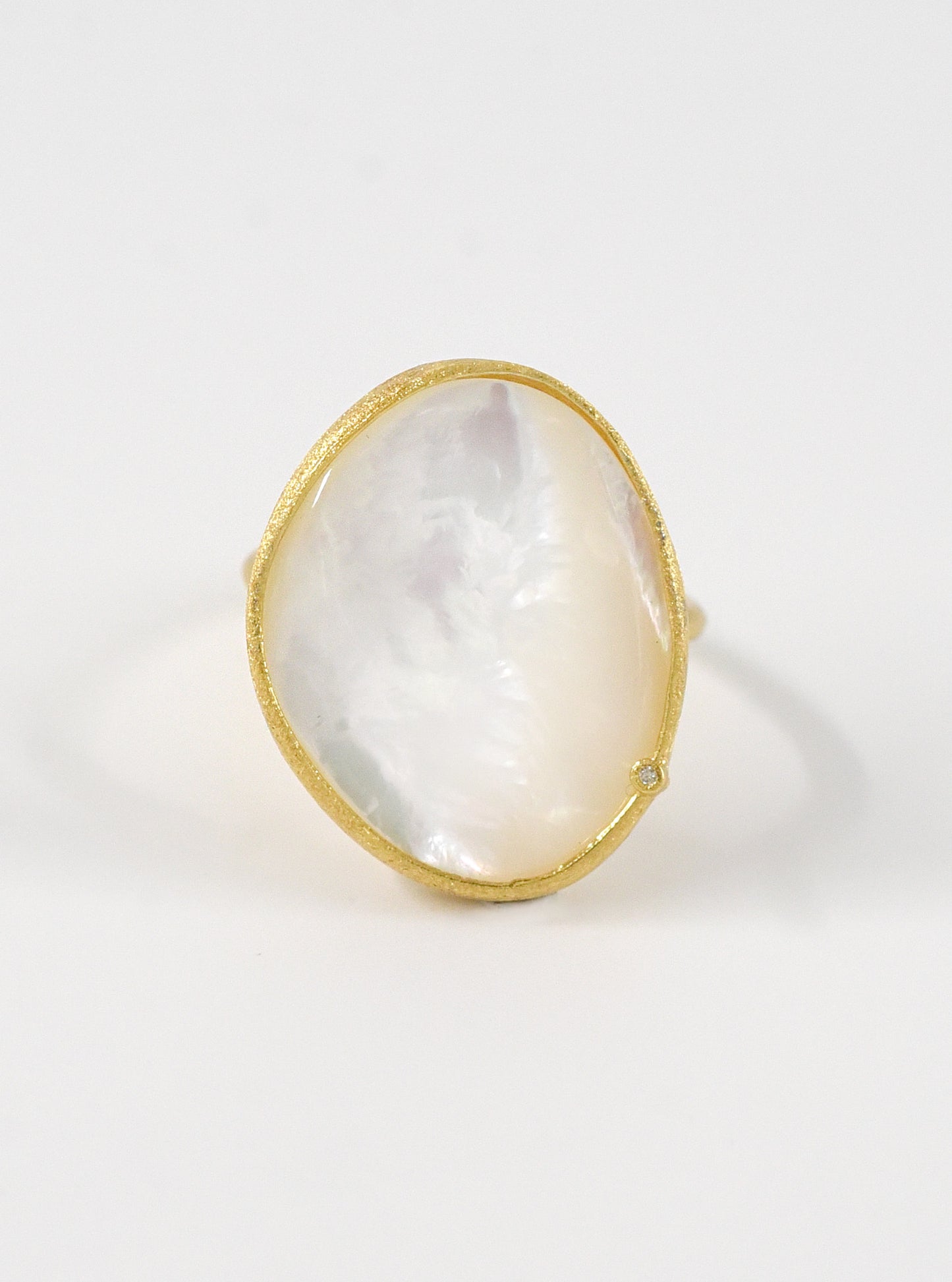 Kidney Shaped Mother of Pearl Ring