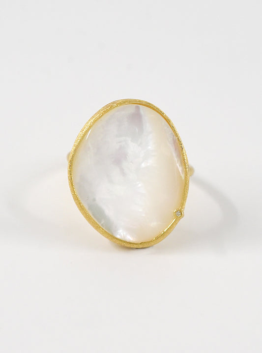 Kidney Shaped Mother of Pearl Ring