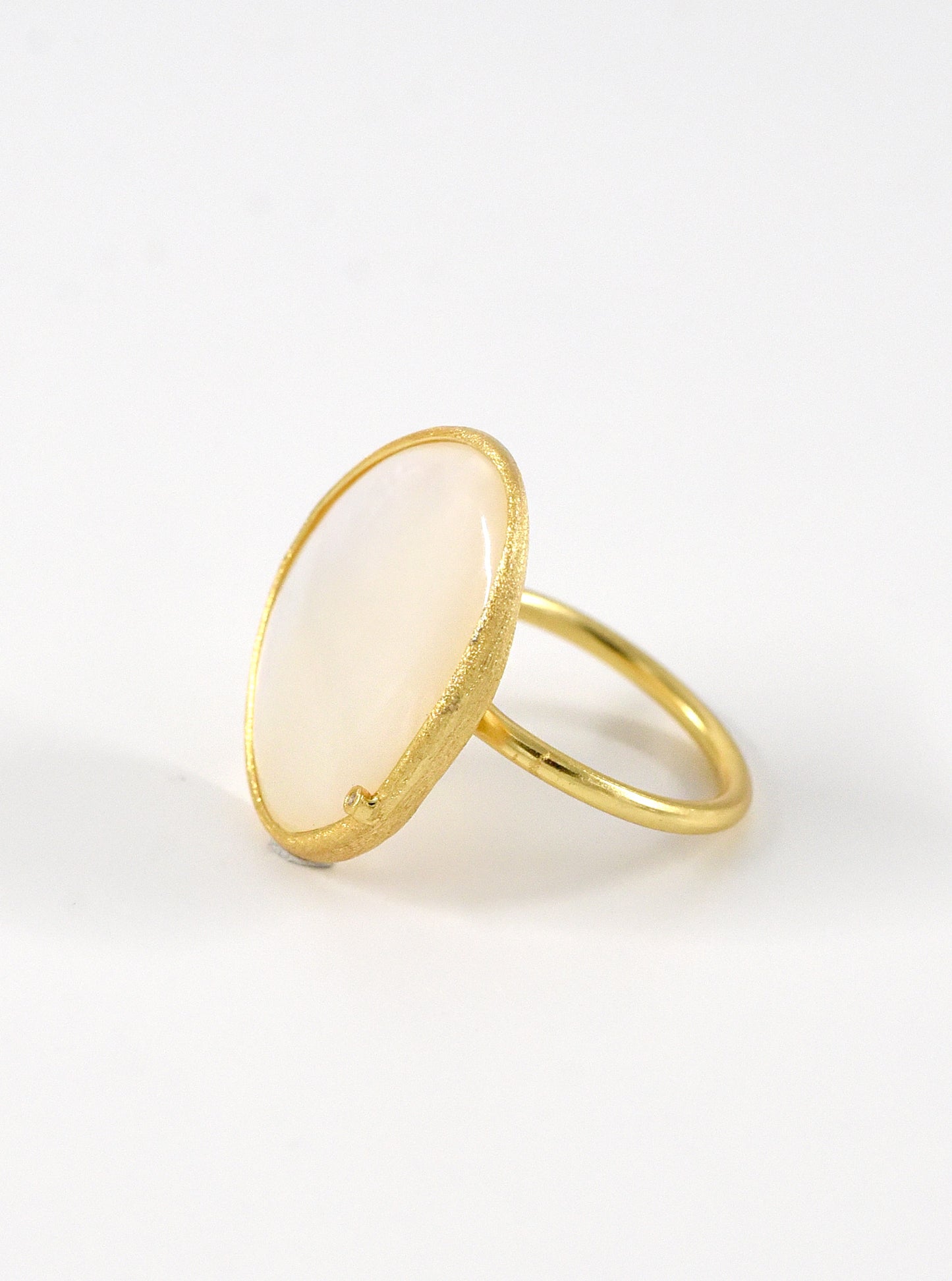 Kidney Shaped Mother of Pearl Ring