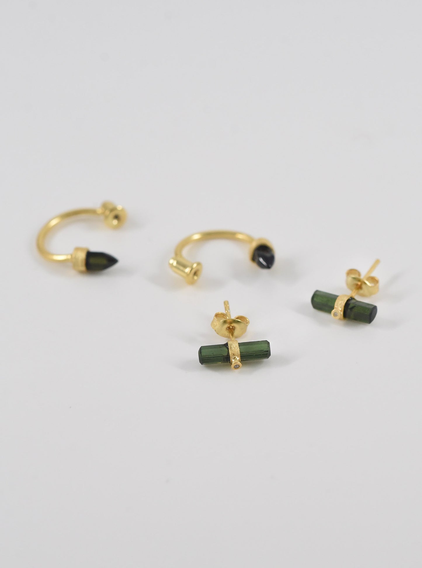 Tourmalin Gleam Bar Hoop Earrings