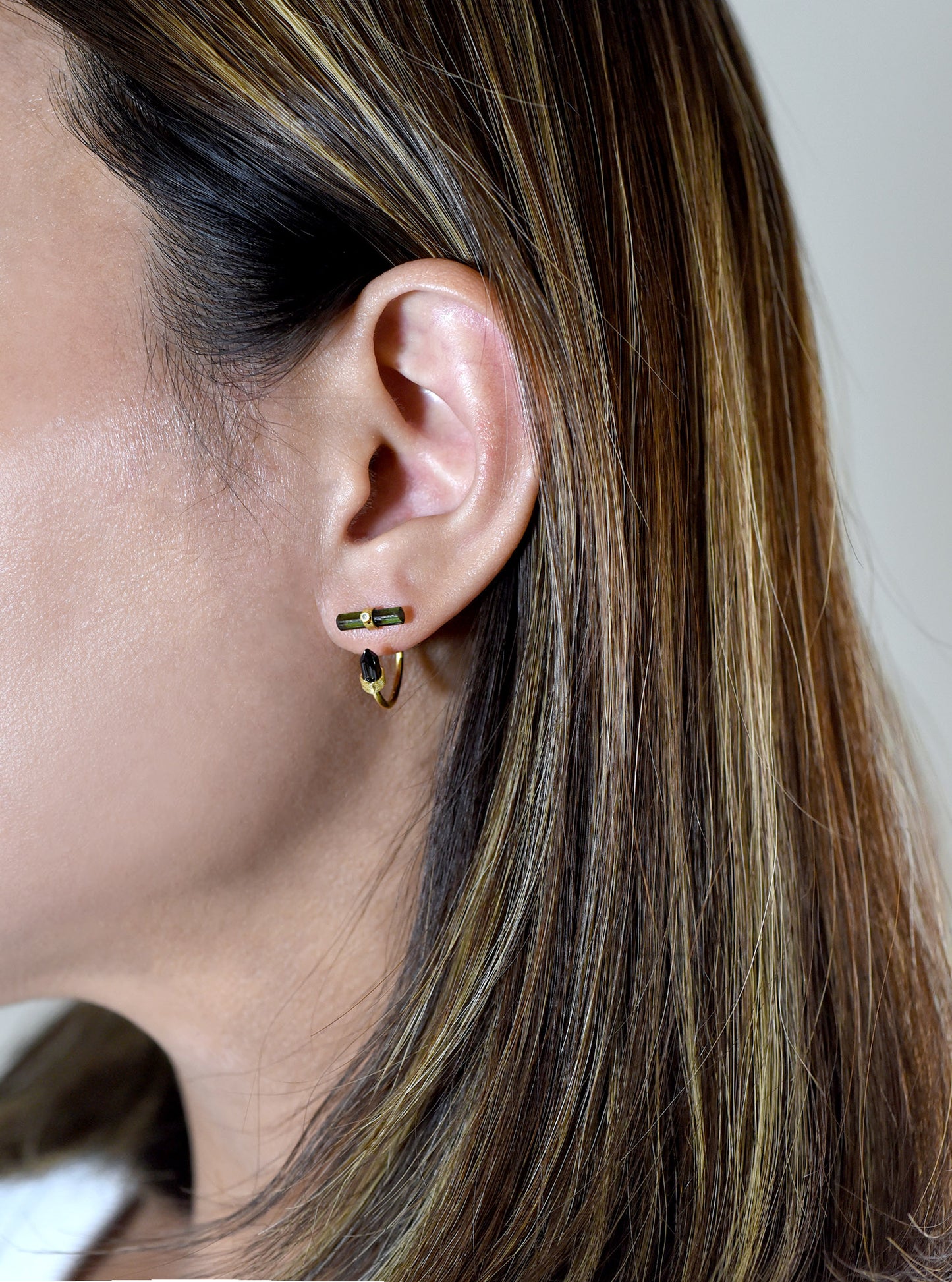 Tourmalin Gleam Bar Hoop Earrings