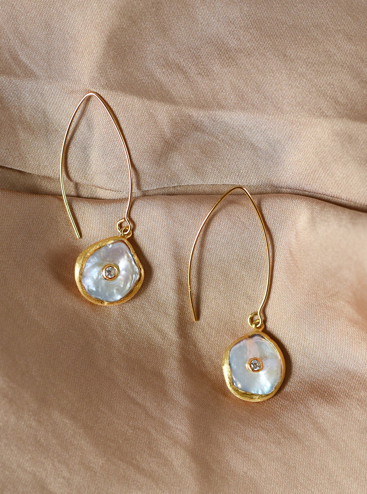 Coin Pearl CZ Wire Hook