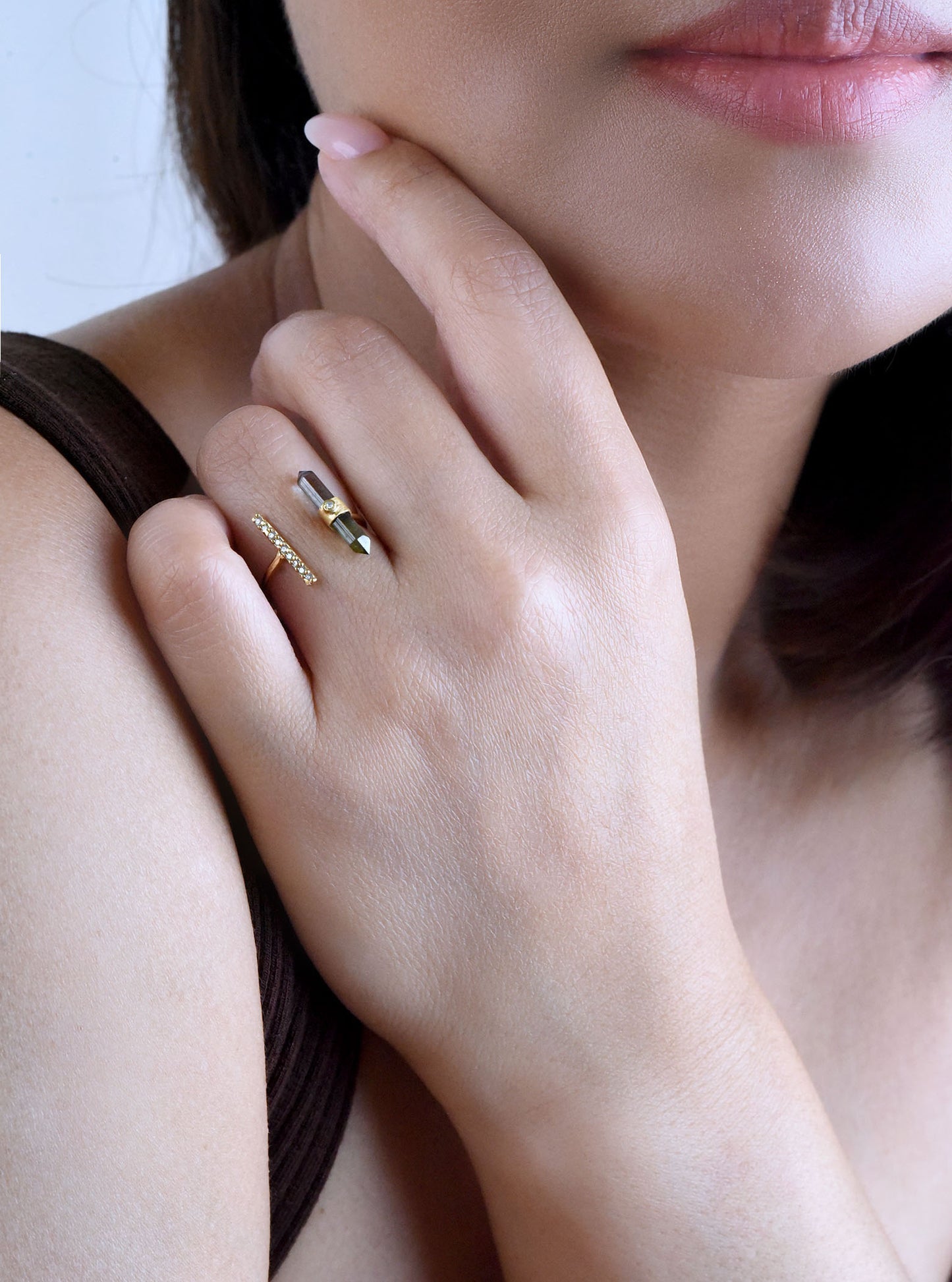 18K Solid Gold Green Tourmaline Bar Ring with Diamond
