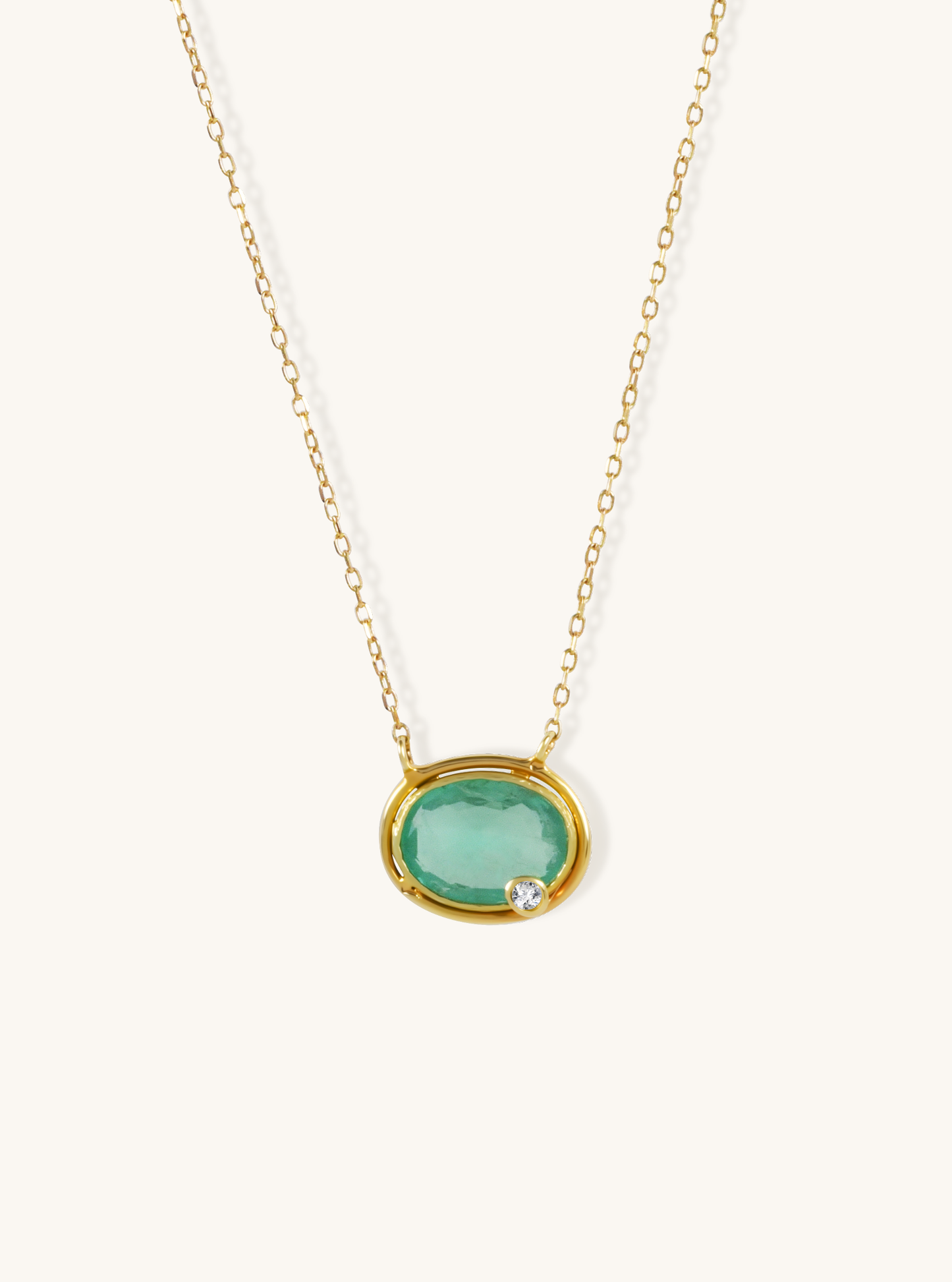 Natural Emerald with Diamond in 18K Gold
