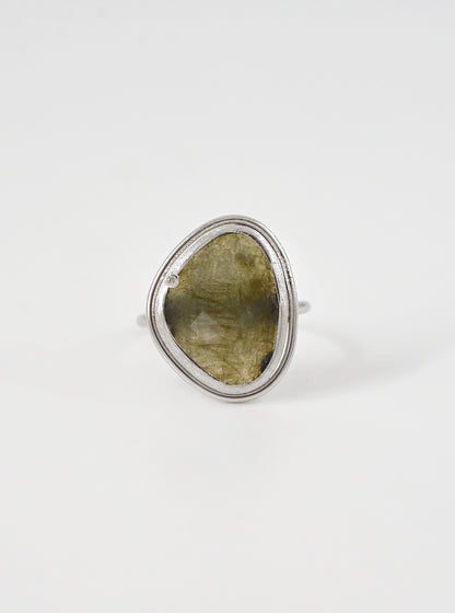 The Golden Kidney Ring with Diamond