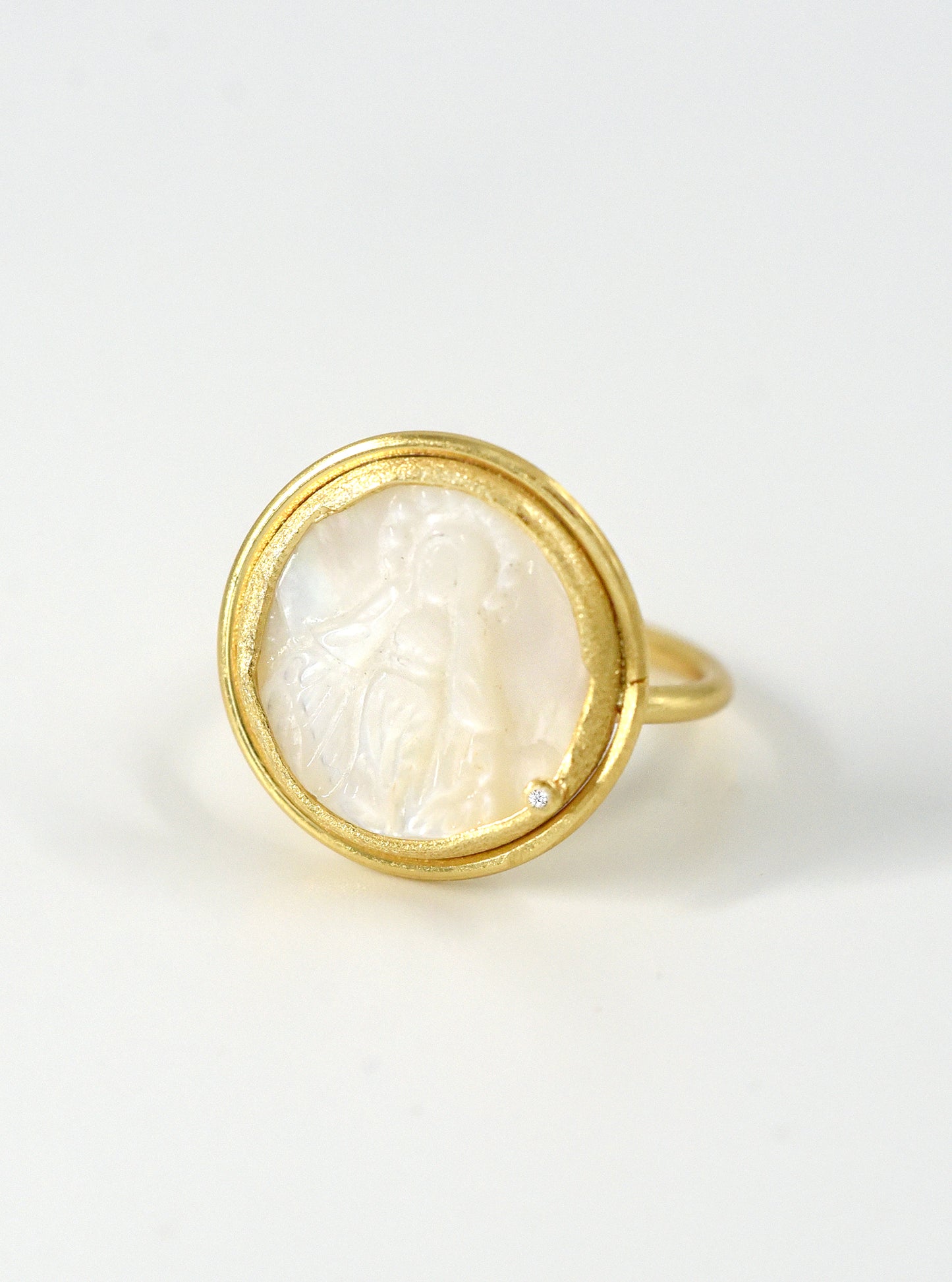 Virgin Mary Craved
Mother of Pearl Ring