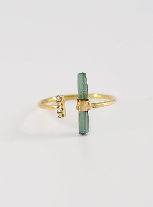 18K Solid Gold Green Tourmaline Bar Ring with Diamond